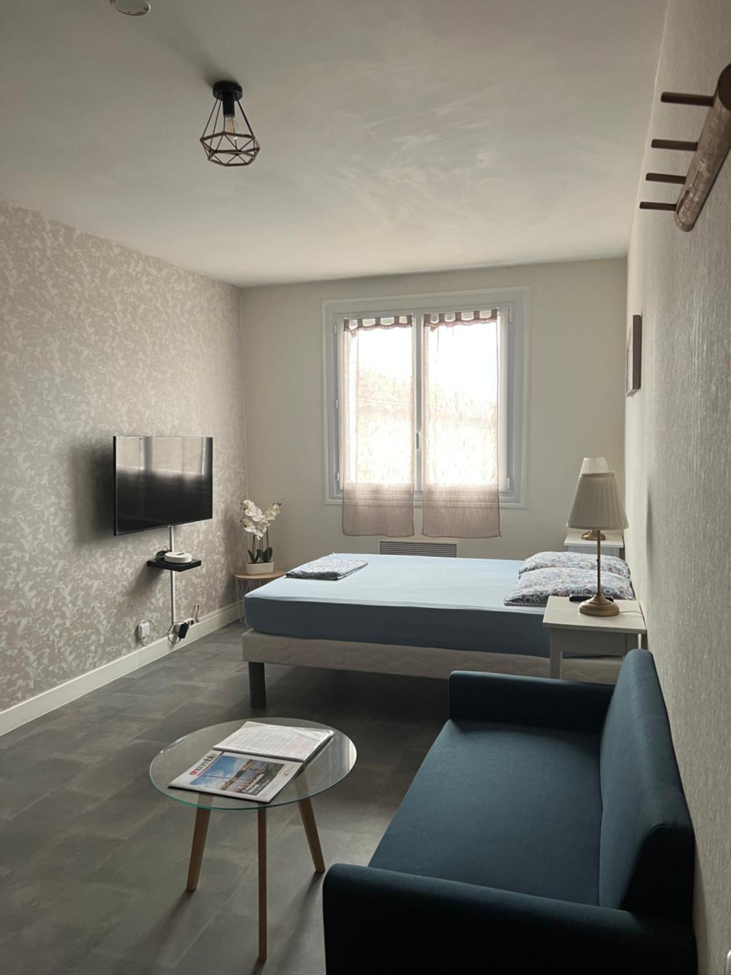 Joli Studio Avec Parking Prive, Bien Situe Moulins  Exteriör bild